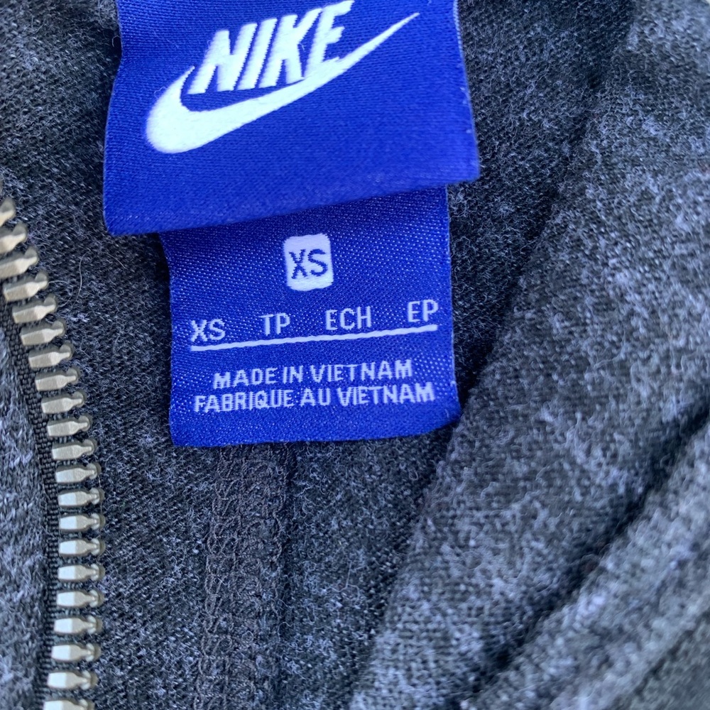 Ladies NIKE XS Zippered hoodie, color is like a Black/ Heather Gray